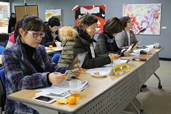 여러명이 교육받는 사진