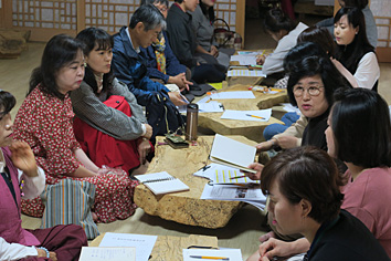 야외에서 단체사진