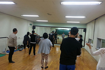 공연연습준비하는 주민들사진2