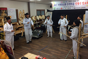 어르신들이 전통지게 교육준비하는 사진2